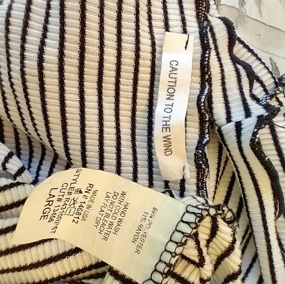 Top🌈Off shoulder tee - Picture 4 of 4